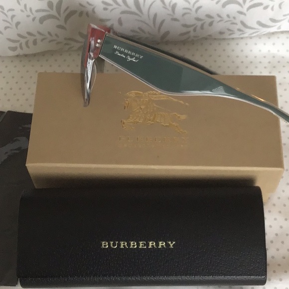 Burberry sunglasses - Picture 3 of 6